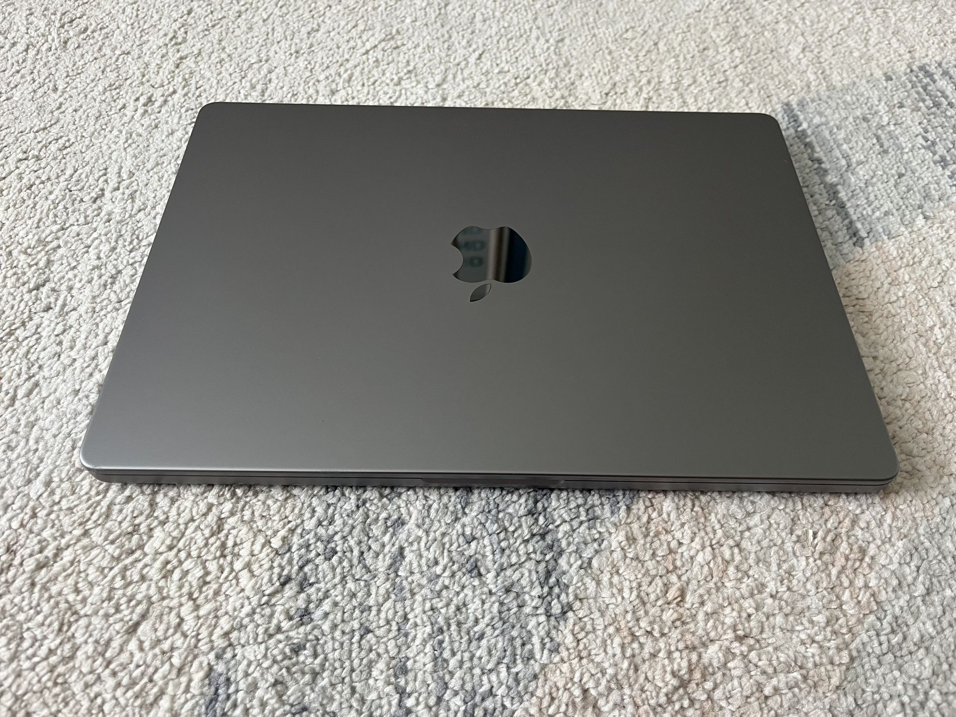 2021 MacBook Pro M1 Pro 32GB Ram Apple care