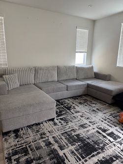 GREY SECTIONAL COUCH