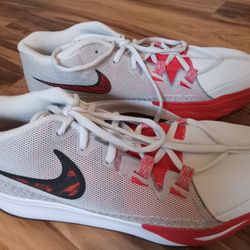 Nike Kirie Flytrap 6 Sz 10.5