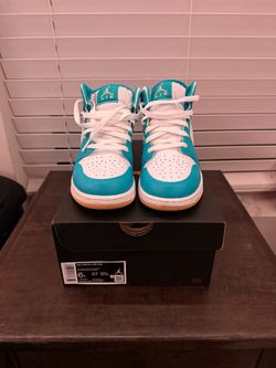 Jordan 1 Mid Aquatone Size 6 Youth