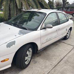 1999 Ford Taurus