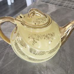 Vintage Hall China Co. Ceramic Teapot Parade 6-cup 1930s U.S.A. Tea Pot Yellow