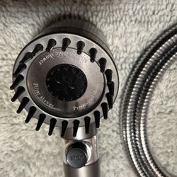 **Nuvera Filtered ShowerHead W/5’hose & Filters**