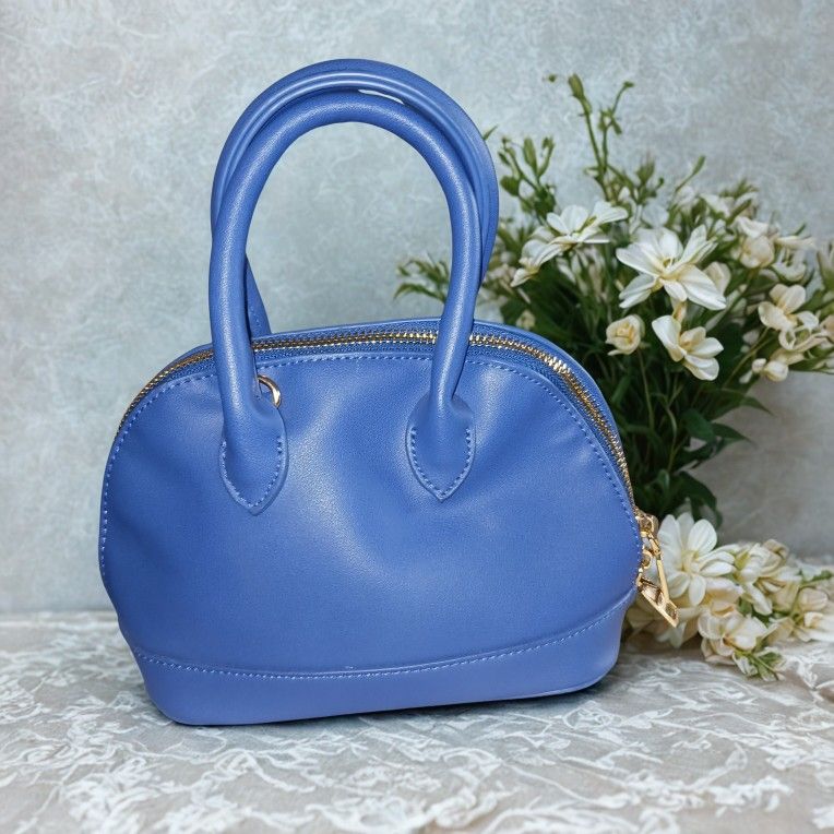 Ladies' or girls' handbags