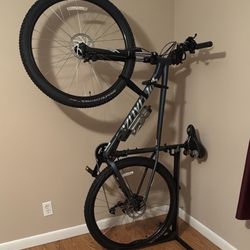 Brand New Mountain Bike (NEVER USED)