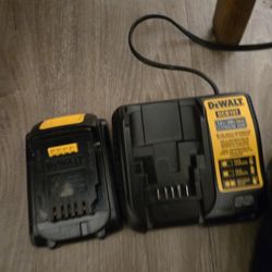 DeWalt Drill With 20v Batteries And Charger/drill Bits 