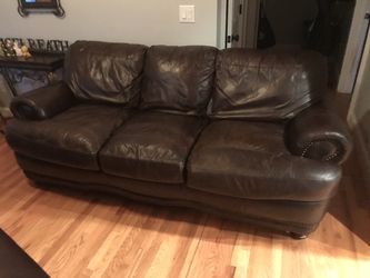 Beautiful Executive Leather Sofa & Loveseat Great Condition