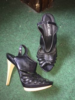 Brand New Black Stretch Strap Heels size 9