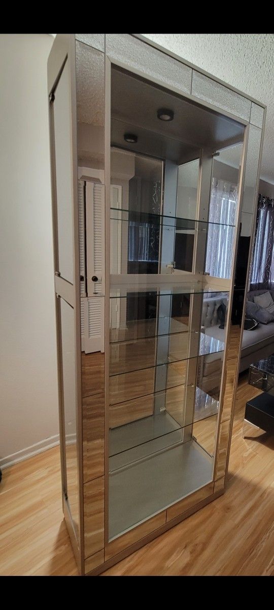 Mirrored Glass Display