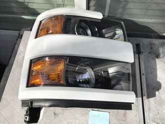 2019 Chevy 2500 HD Factory Headlight Assembly Driver/Passanger
