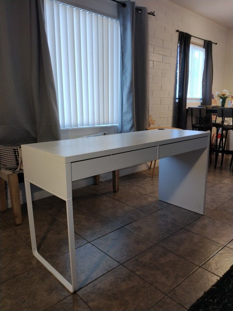 Beautiful Console Desk / Table