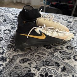 Soccer Cleats Size 8