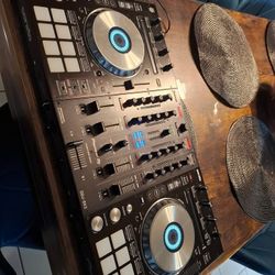 Pioneer-DDJ-SX3-Dj controller