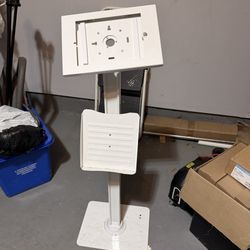 FREE Stand Multiple Uses ( Ipad)