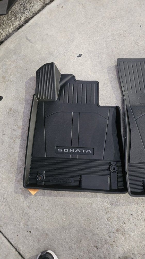 Hyundai Sonata Floor Mats – Excellent Condition