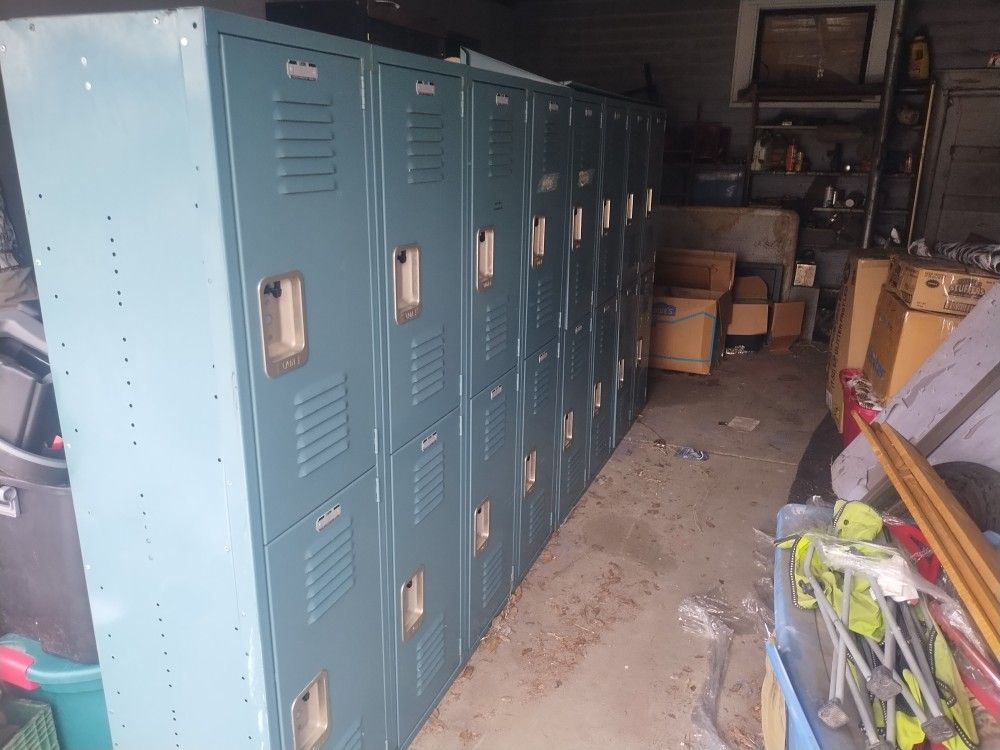 2 Sets Of Lockers 8 On Each