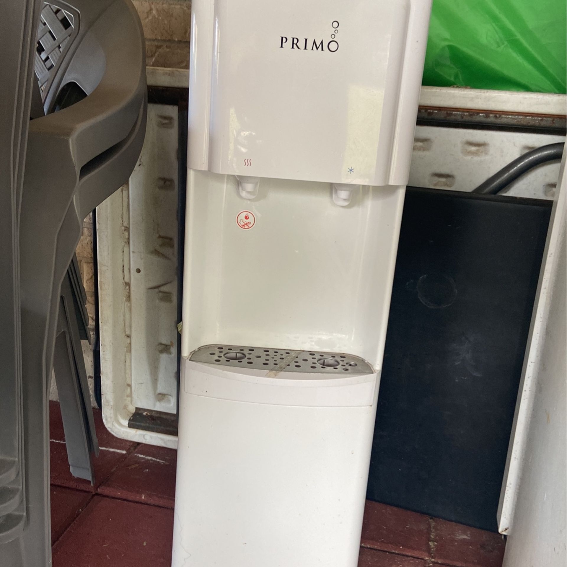 45$ Primo 5 Gallon Drinking Water Cooler/Heater