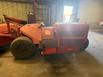 Red Self-Propelled Agricultural Blower Machine