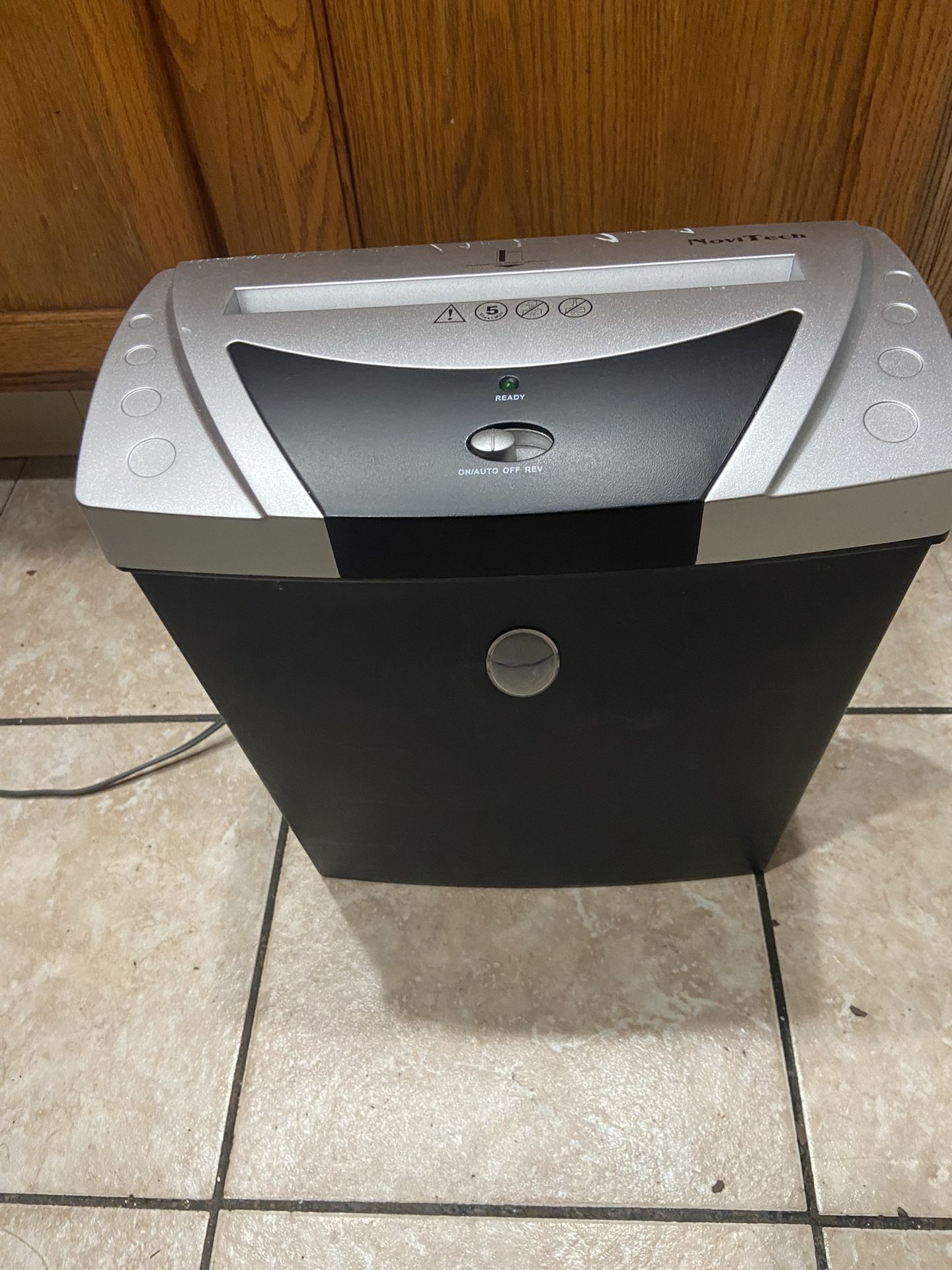 Novitech Paper Shredder 
