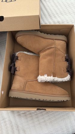 UGG Bailey Bow II Chestnut Boots – Women’s Size 7