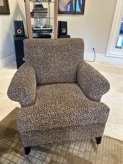 ACCENT CHAIR!! (Open to negotiations!)