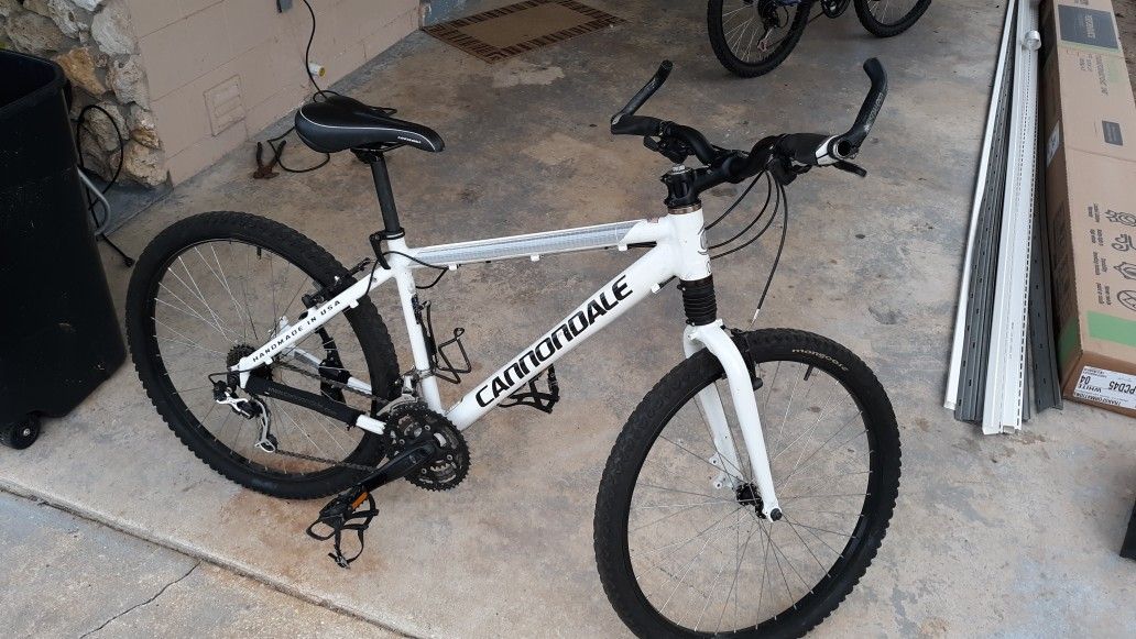 Cannondale "POLICE PURSUIT" Bicycle.HAND MADE IN USA !