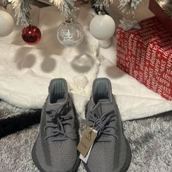 Yeezy Boost 350 V2 