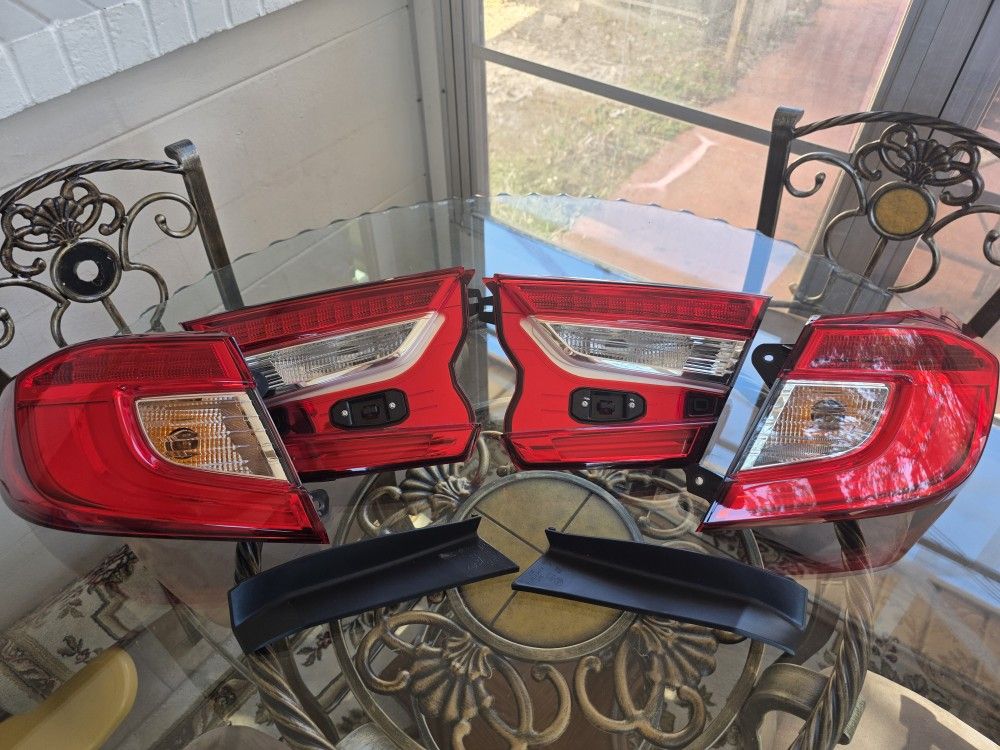 Complete set of taillights for Honda Accord 2018-2022.