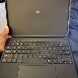 Logitech Combo Touch for IPad Pro M4 13 inch