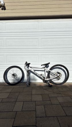 GT Aggressor Mountain Bike Size S Frame