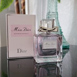 🌸 Miss Dior Blooming Bouquet – Light, Sweet & Elegant
