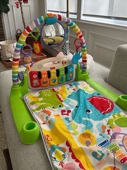 Fisher price infant glow and grow piano gym
