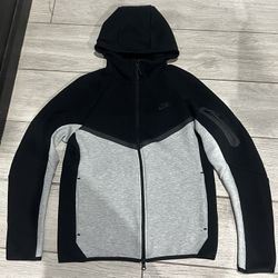 Nike Tech
