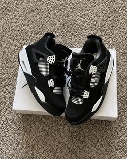 Jordan 4’s White Thunder