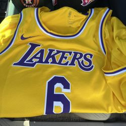 LeBron James Jersey XXL