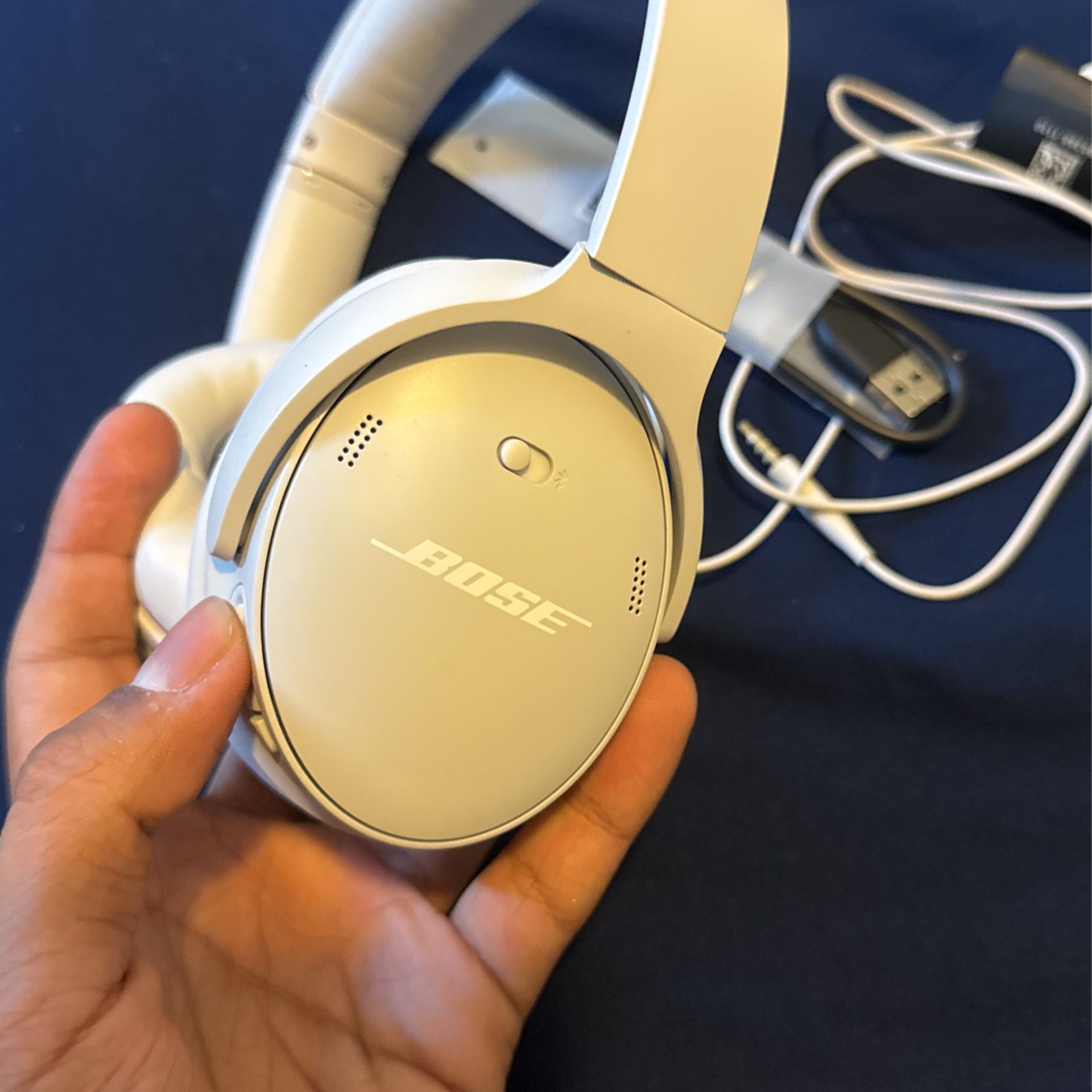BOSE noise cancelling bluetooth headphones 