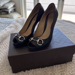 Gucci Black Pumps 