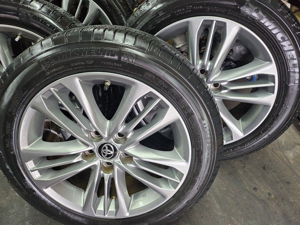 17 Toyota Camry Shock Wheels 215/55/17