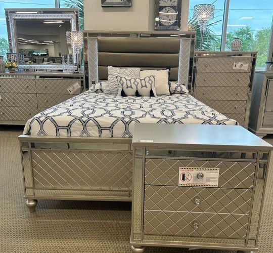 Brand New Queen Size Bedroom Set with Led Lights 🔥 Get  It Today 