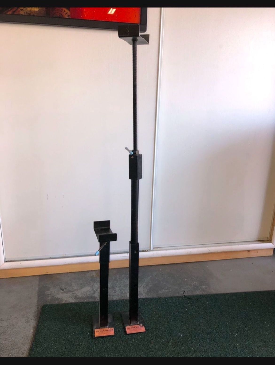 RV slide out stabilizer jacks