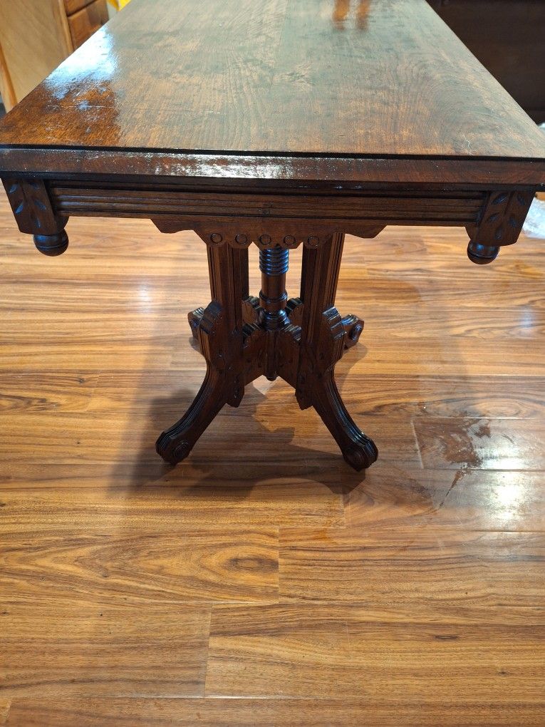 Antique Walnut Parlor Table End Table Excellent Condition