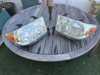 Toyota Tundra headlights