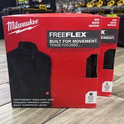 Milwaukee Men's Medium And Large Black FREEFLEX Lightweight Insulated Vest