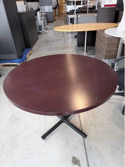 Knoll/Reff 42” Round Conference Table - Mahogany