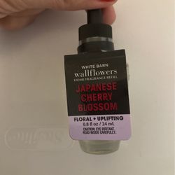 White Barn Wallflowers Plug Ins  (ALL NEW)