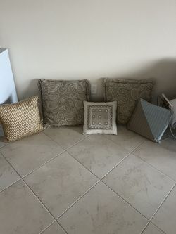 Decorative 5 Peace Pillows