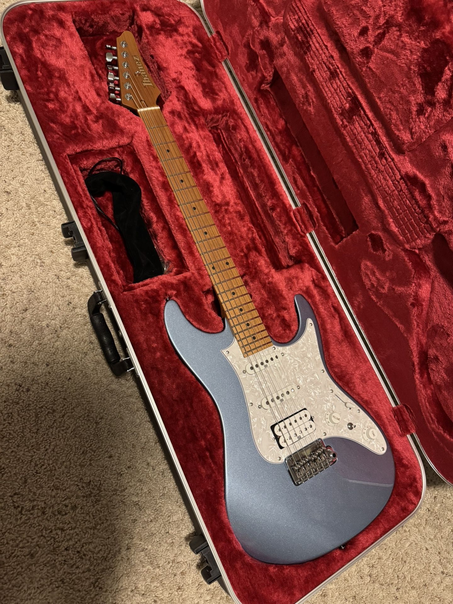 Ibanez Prestige AZ2204 Ice Blue Metallic MIJ