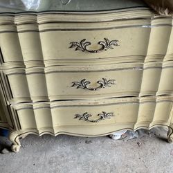  Large Dresser 9  Drawers Wglass Top  $60