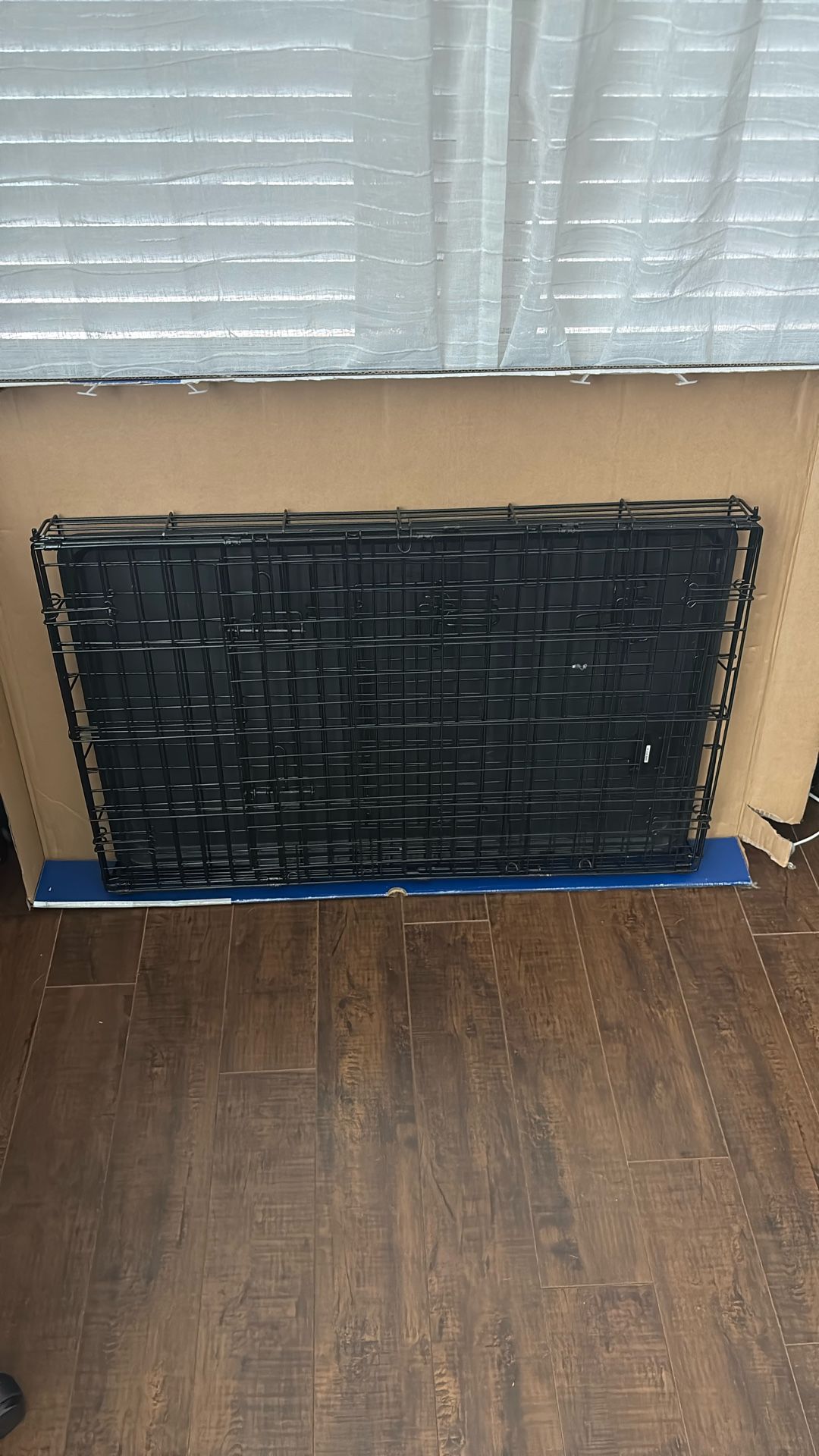 Medium- Large DOG CAGE/CRATE - Very Good Condition