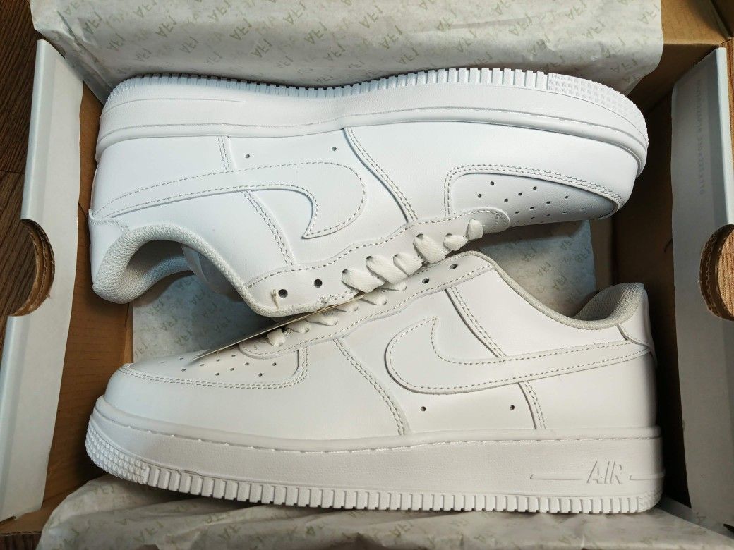 Nike Air Force 1 White Woman's Size 7  
